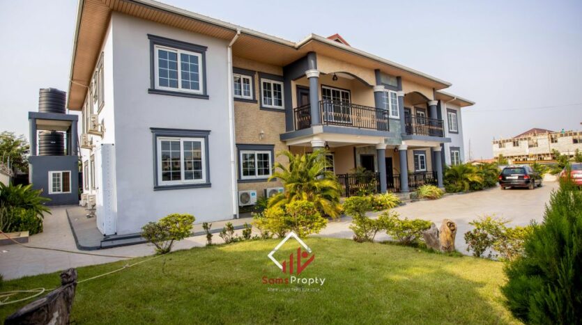 Modern 3-Bedroom Apartment in a Stylish Villa at Adjiringanor